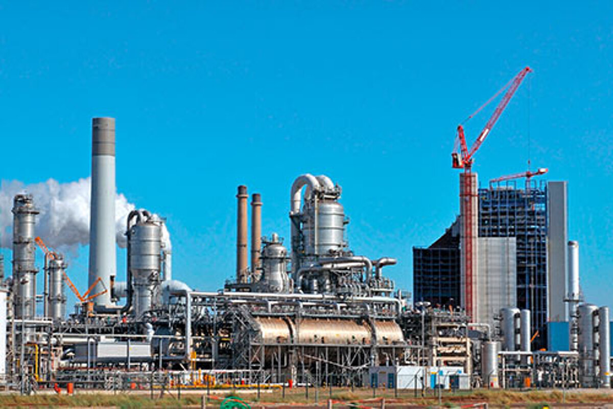 Electrical Safety for Refineries and Petrochemistry
